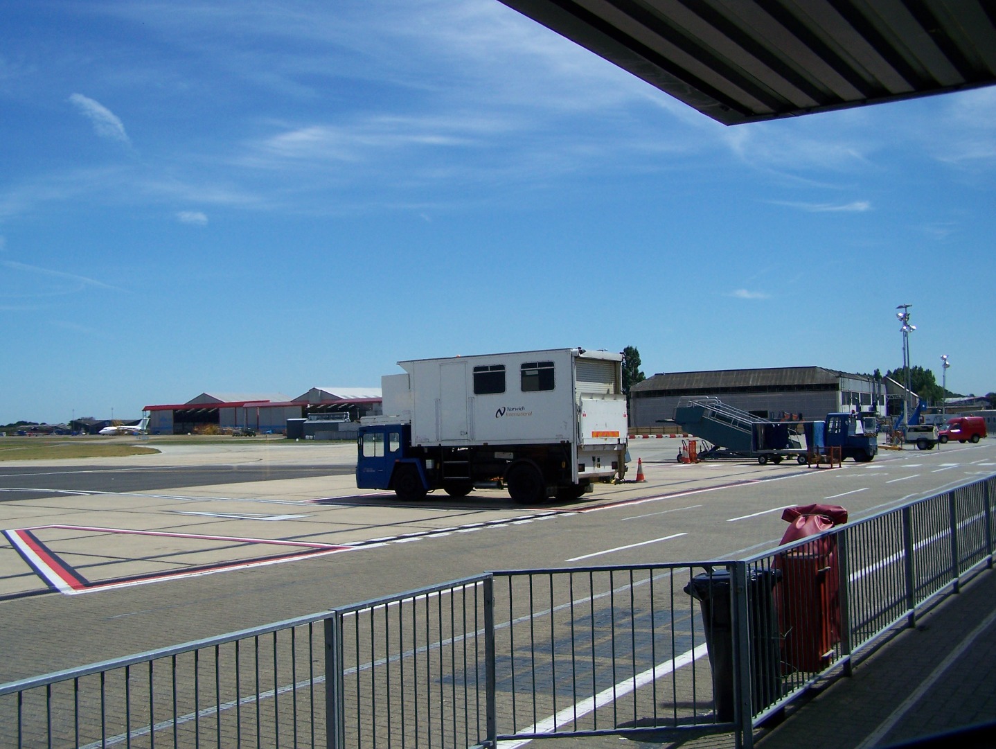 002Airport apron, with Type C1 hangar in distance on right side 16:07:2006.JPG