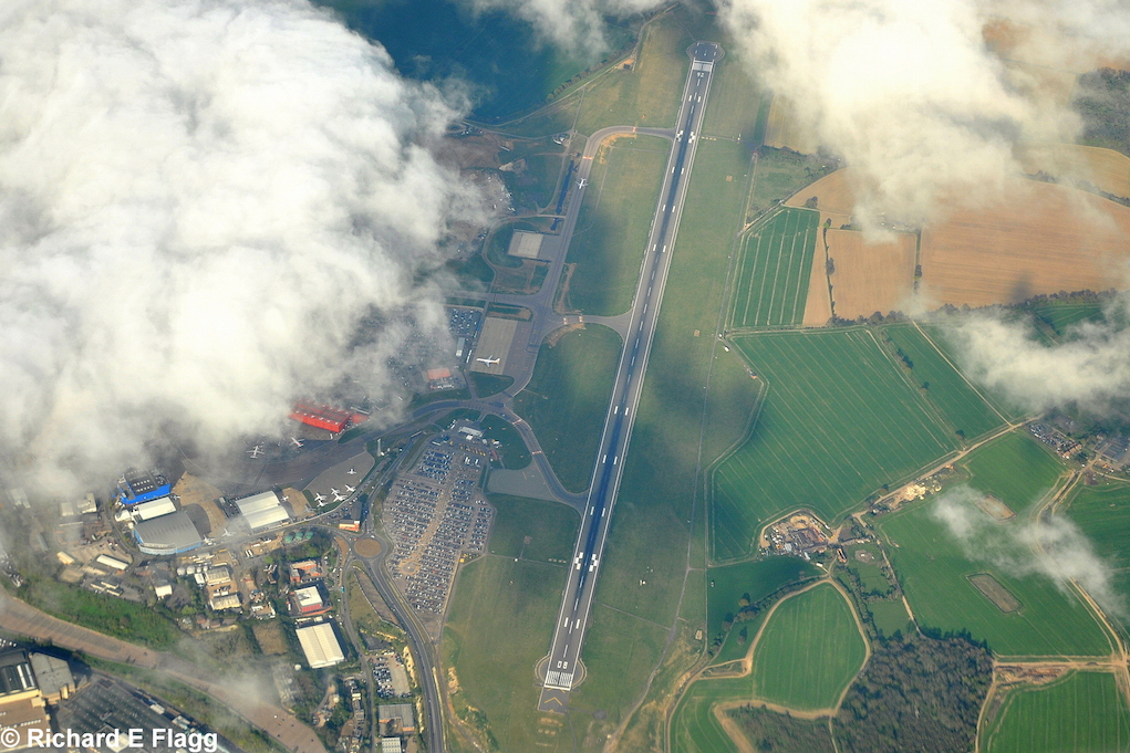 001Aerial View of Luton Airport - 18 April 2014.png