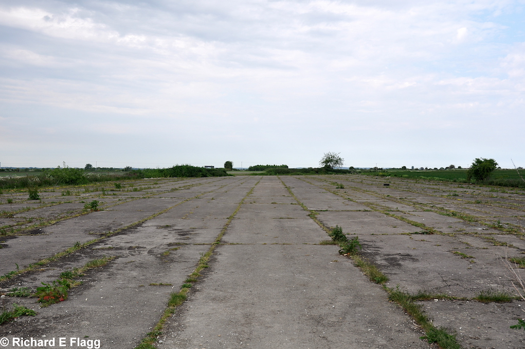007Runway 04:22. Looking north east - 7 June 2013.png