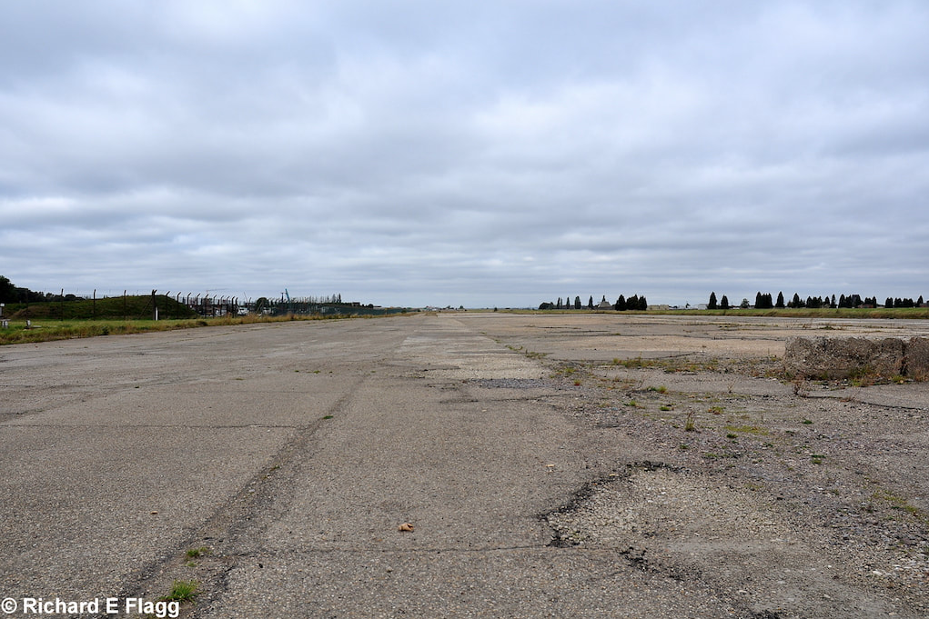 019Runway 13:31. Looking north west from near the control tower - 22 September 2009.png