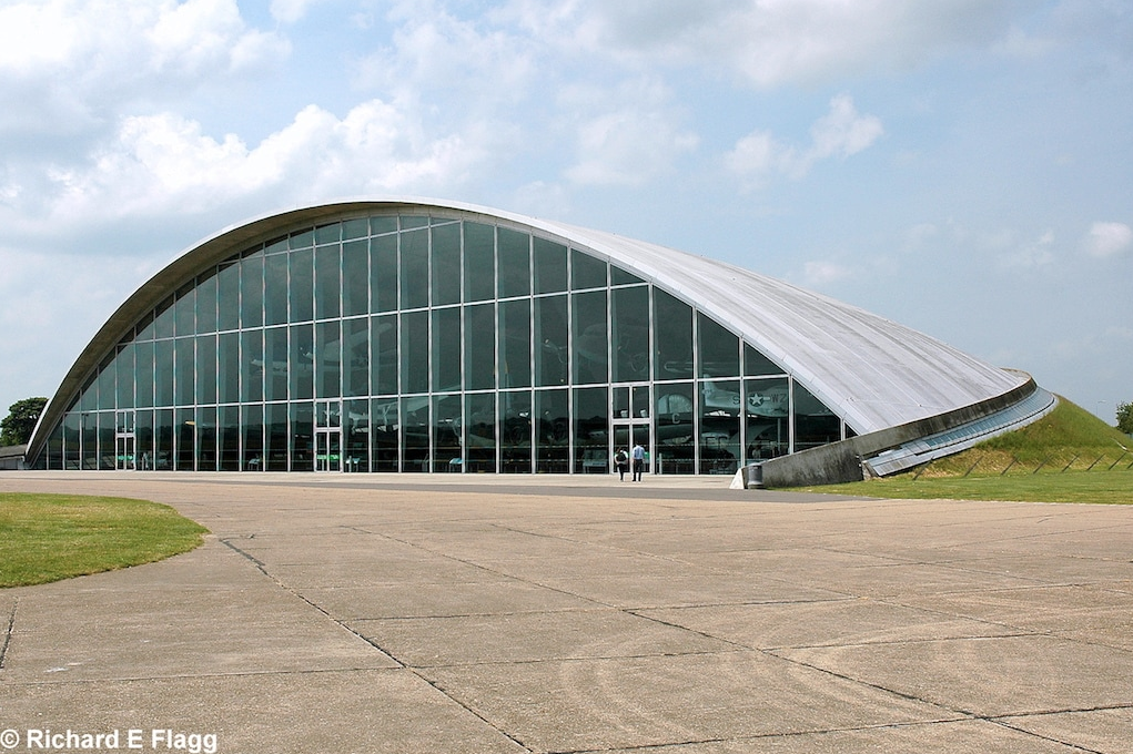 008American Air Museum Hangar - 24 May 2008.png