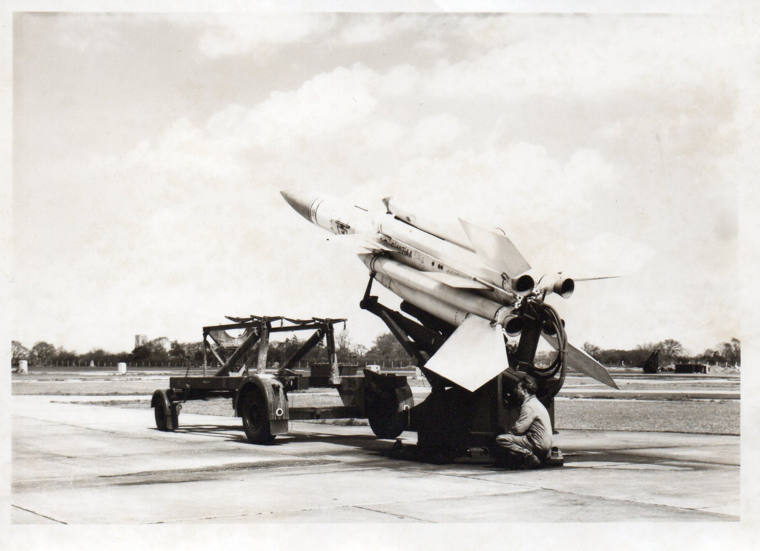 005The last Bloodhound Mk1 of 263 Squadron,  being removed from launcher B8..jpg