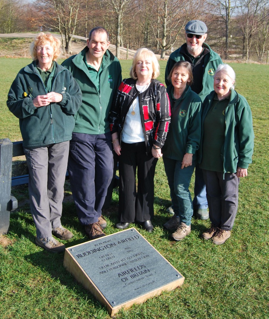 Cllr Debbie Mason with Rushcliffe Country Park staff and the plaque.jpg