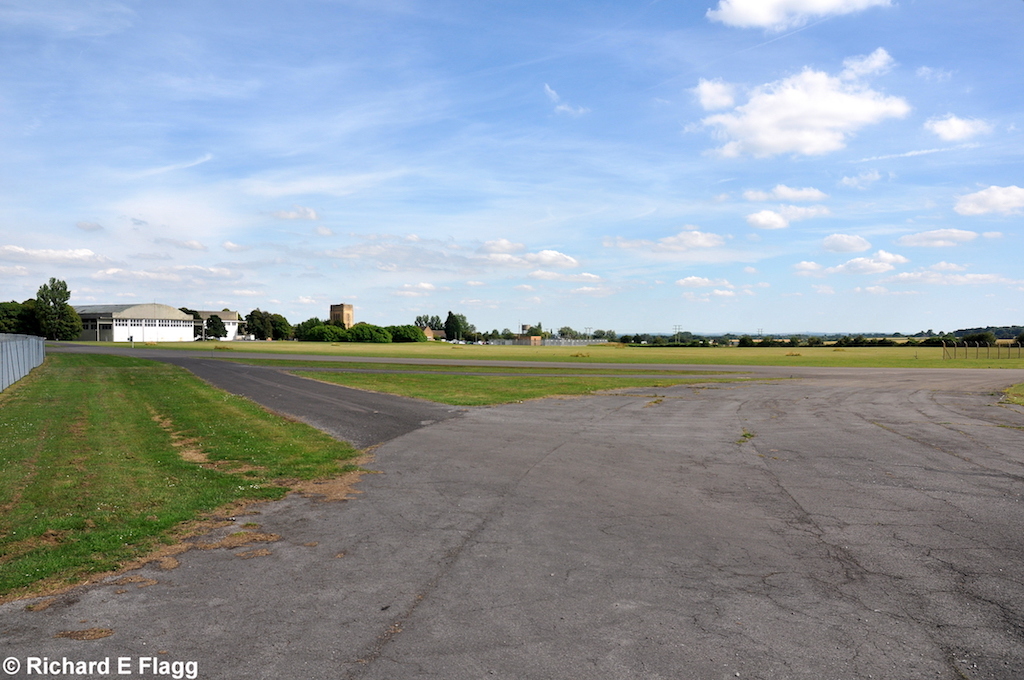 018Taxiway at the south of the airfield. Looking east - 17 July 2014.png