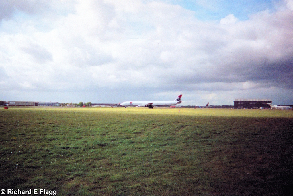 001Looking north west across the airfield from near the fire station - April 2002.png