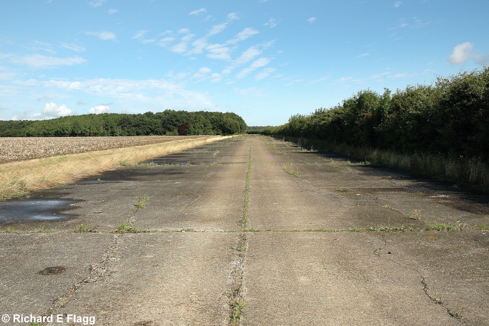 004Taxiway at the south of the airfield. Looking north away from the runway 05 threshold - 17 August 2008.png