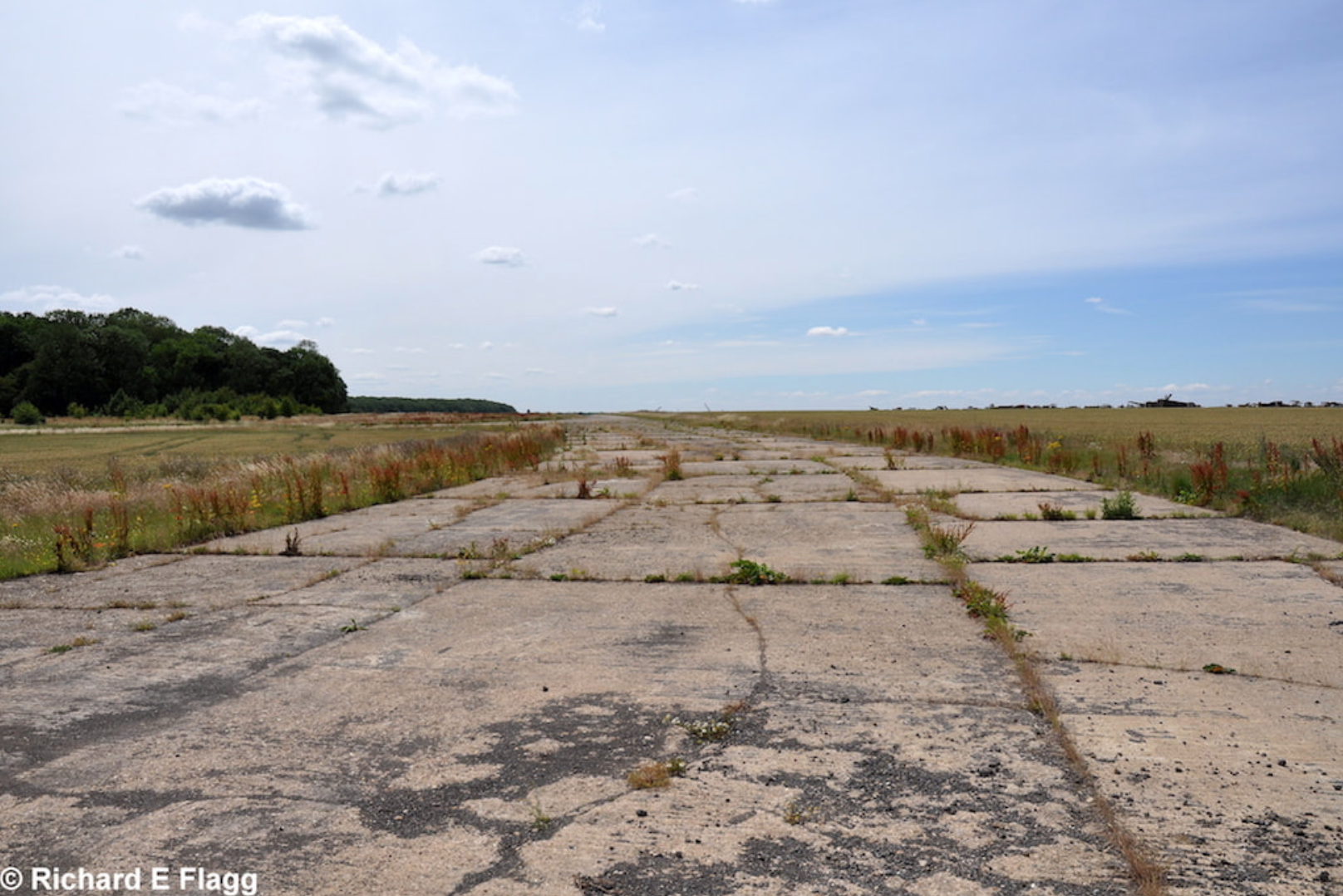 002Taxiway at the east of the airfield. Looking south - 14 July 2011.png