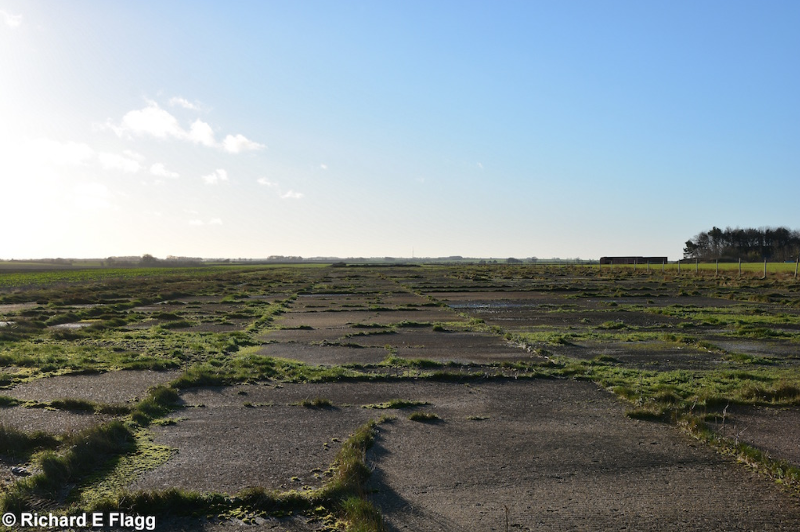 004Runway 01:19. Looking south from the road that crosses the airfield - 31 December 2015.png