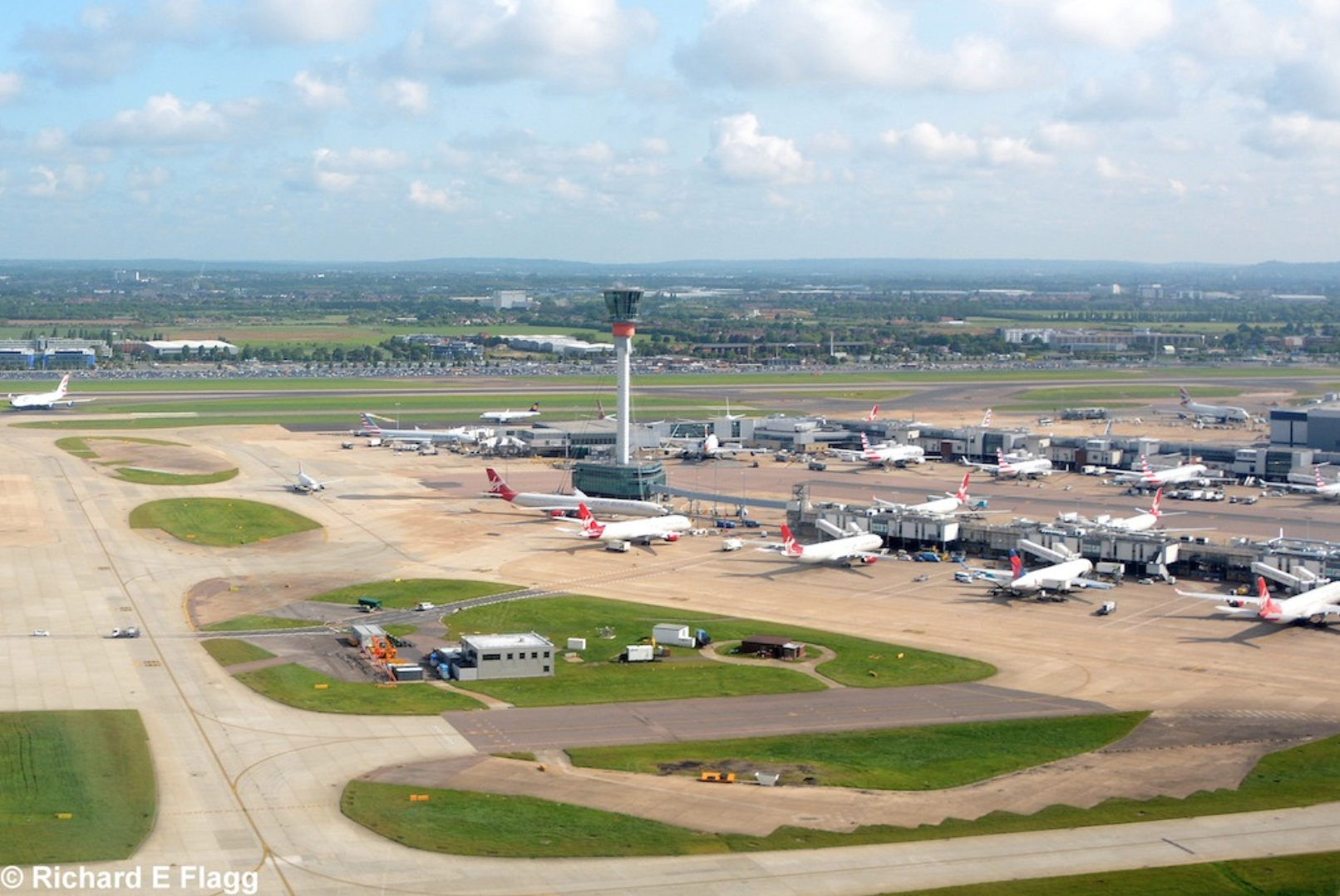 014Aerial View of Heathrow Airport - 22 May 2016.png