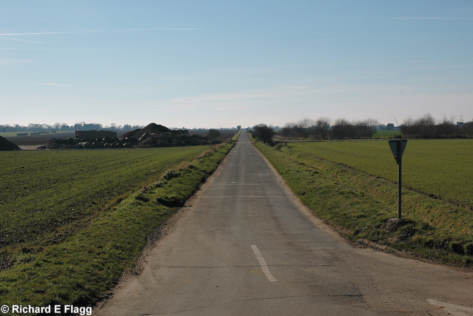 003Runway 06:24. Looking south west from Stalland Lane - 10 February 2008.png